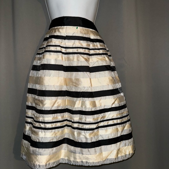 Dresses & Skirts - Cute skirt